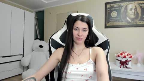 Snapshot of hailey_beauty chatting on 12.17.24 Sk pe Anya388109 online show from 12.17.24