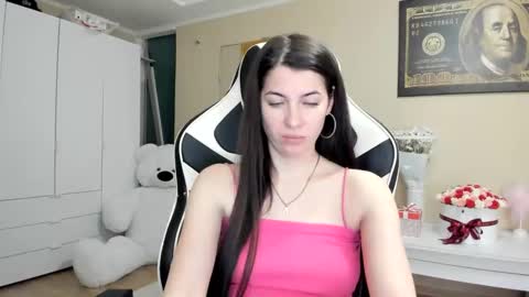 Snapshot of hailey_beauty chatting on 12.25.24 Sk pe Anya388109 online show from 12.25.24