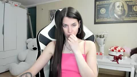 Snapshot of hailey_beauty chatting on 12.29.24 Sk pe Anya388109 online show from 12.29.24