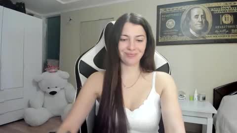 Snapshot of hailey_beauty chatting on 10.08.25 Sk pe Anya388109 online show from 10.08.25