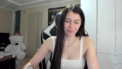 Snapshot of hailey_beauty chatting on 10.13.25 Sk pe Anya388109 online show from 10.13.25