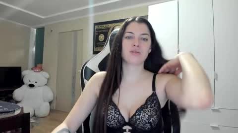 Snapshot of hailey_beauty chatting on 11.16.25 Sk pe Anya388109 online show from 11.16.25