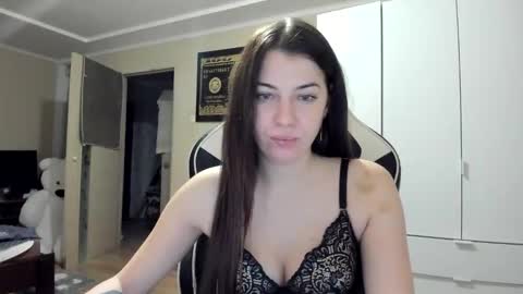 Snapshot of hailey_beauty chatting on 11.21.25 Sk pe Anya388109 online show from 11.21.25