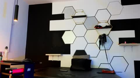 haileycat_ online show from 02.21.25