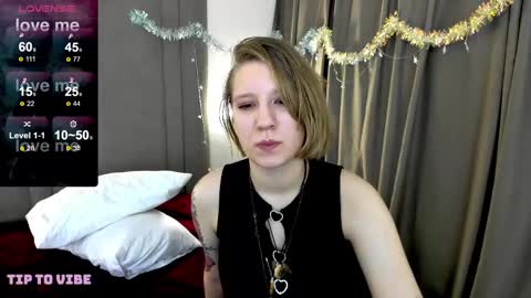 Snapshot of haileyfoxy chatting on 01.03.25 Hailey online show from 01.03.25