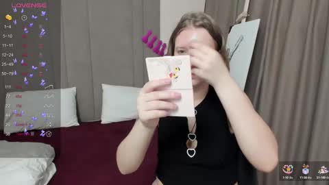 Snapshot of haileyfoxy chatting on 03.10.25 Hailey online show from 03.10.25