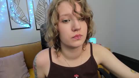 Snapshot of haileyfoxy chatting on 09.11.25 Hailey online show from 09.11.25