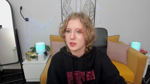 Snapshot of haileyfoxy chatting on 09.18.25 Hailey online show from 09.18.25