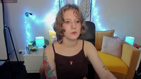 Snapshot of haileyfoxy chatting on 09.19.25 Hailey online show from 09.19.25