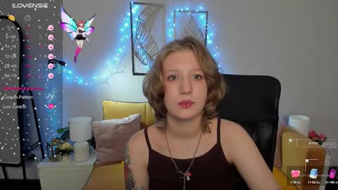 Snapshot of haileyfoxy chatting on 09.21.25 Hailey online show from 09.21.25