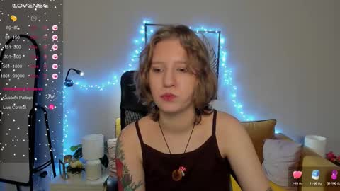 Snapshot of haileyfoxy chatting on 09.25.25 Hailey online show from 09.25.25