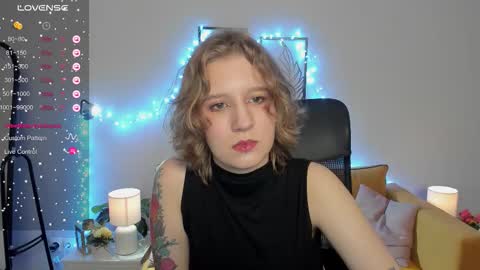 Snapshot of haileyfoxy chatting on 09.28.25 Hailey online show from 09.28.25