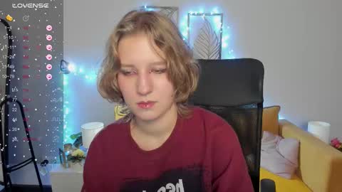 Snapshot of haileyfoxy chatting on 09.29.25 Hailey online show from 09.29.25