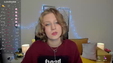 Snapshot of haileyfoxy chatting on 10.03.25 Hailey online show from 10.03.25