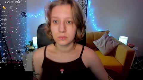 Snapshot of haileyfoxy chatting on 10.13.25 Hailey online show from 10.13.25