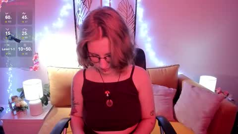 Snapshot of haileyfoxy chatting on 10.18.25 Hailey online show from 10.18.25