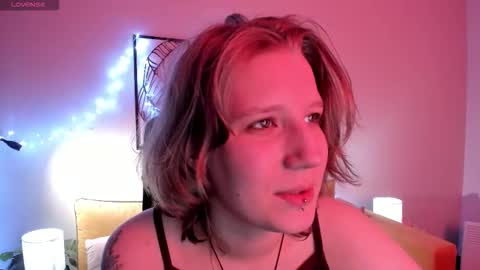 Snapshot of haileyfoxy chatting on 10.19.25 Hailey online show from 10.19.25