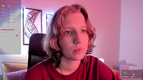 Snapshot of haileyfoxy chatting on 10.27.25 Hailey online show from 10.27.25