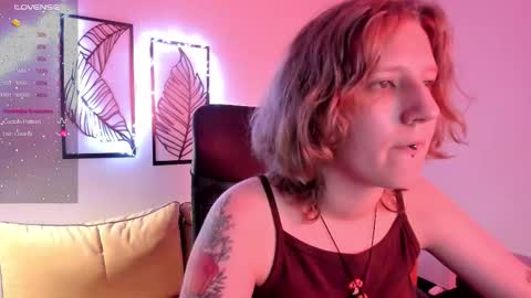 Snapshot of haileyfoxy chatting on 11.06.25 Hailey online show from 11.06.25