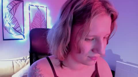 Snapshot of haileyfoxy chatting on 11.15.25 Hailey online show from 11.15.25