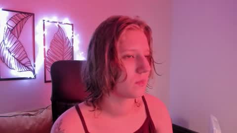 Snapshot of haileyfoxy chatting on 11.16.25 Hailey online show from 11.16.25