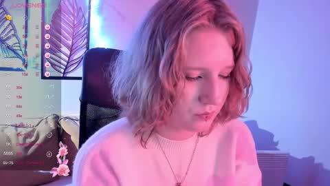 Snapshot of haileyfoxy chatting on 12.01.25 Hailey online show from 12.01.25