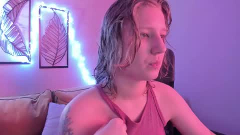 Snapshot of haileyfoxy chatting on 12.05.25 Hailey online show from 12.05.25