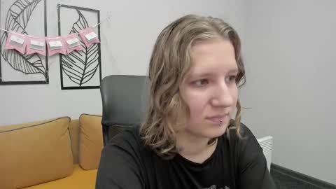 Snapshot of haileyfoxy chatting on 02.13.26 Hailey online show from 02.13.26