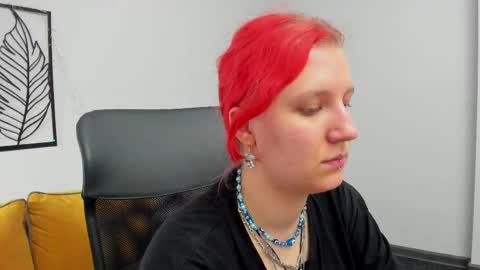 Snapshot of haileyfoxy chatting on 04.27.26 Hailey online show from 04.27.26
