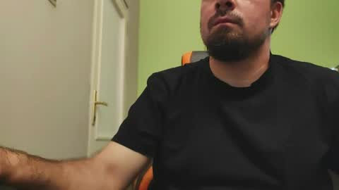 Snapshot of hairy_guy007 chatting on 08.08.26 hairy_guy007 online show from 08.08.26