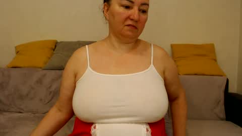 Snapshot of hairy_vi chatting on 06.22.26 hairy vicky online show from 06.22.26