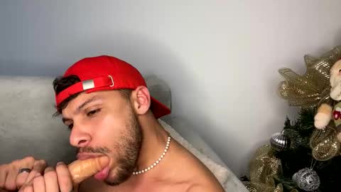 Independent       model  online show from 12.23.24