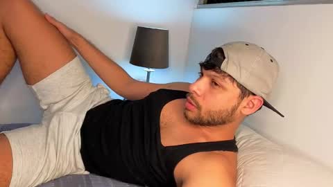 Independent       model  online show from 10.28.25