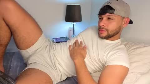 Independent       model  online show from 11.04.25