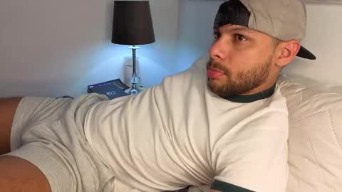 Independent       model  online show from 11.10.25