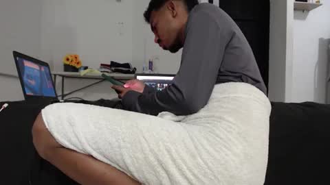 halfenaked17 online show from 12.04.25