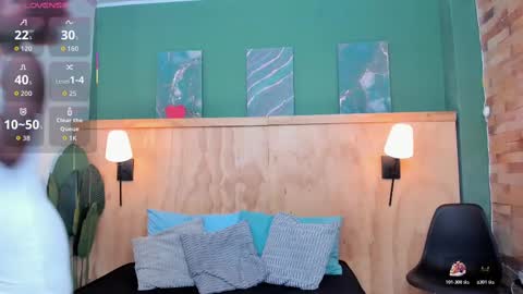 Halley Lorens online show from 10.28.25