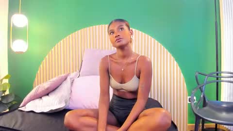 Halley Lorens online show from 02.11.26