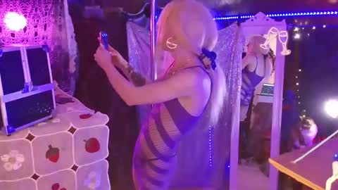 halovalentine online show from 01.21.25