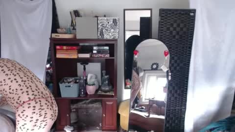 halovalentine online show from 09.25.25