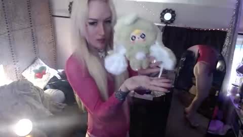 halovalentine online show from 04.22.26
