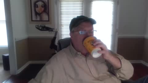 Snapshot of han63 chatting on 11.02.25 Han online show from 11.02.25