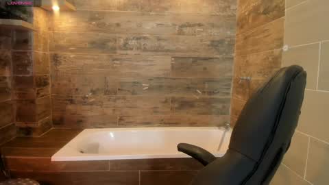 HANAH  online show from 12.17.24