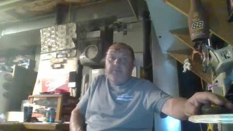 Snapshot of handiemanhere chatting on 06.17.26 naked man online show from 06.17.26