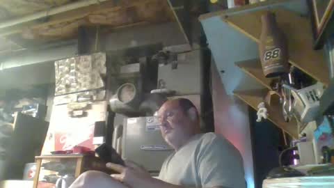 Snapshot of handiemanhere chatting on 06.19.26 naked man online show from 06.19.26