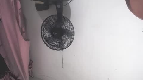 Snapshot of handsome_invictusiv chatting on 12.21.25 handsome_invictusiv online show from 12.21.25