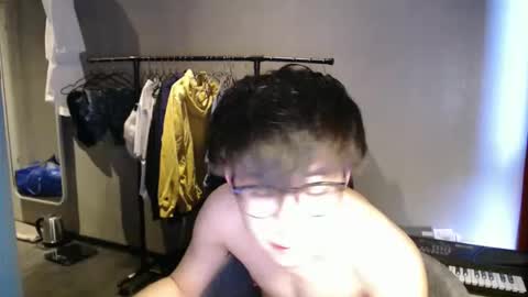 Snapshot of handsome_mannn chatting on 04.29.26 handsome_mannn online show from 04.29.26