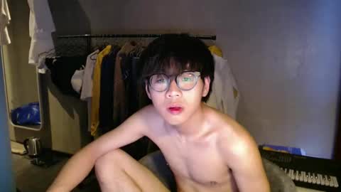 Snapshot of handsome_mannn chatting on 05.17.26 handsome_mannn online show from 05.17.26