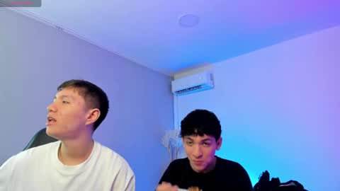 Snapshot of handsomeboys19 chatting on 05.15.26 leonardfarrucknick and otis online show from 05.15.26