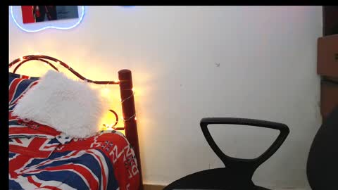 Snapshot of hank_fuller01 chatting on 03.02.25 Hank online show from 03.02.25